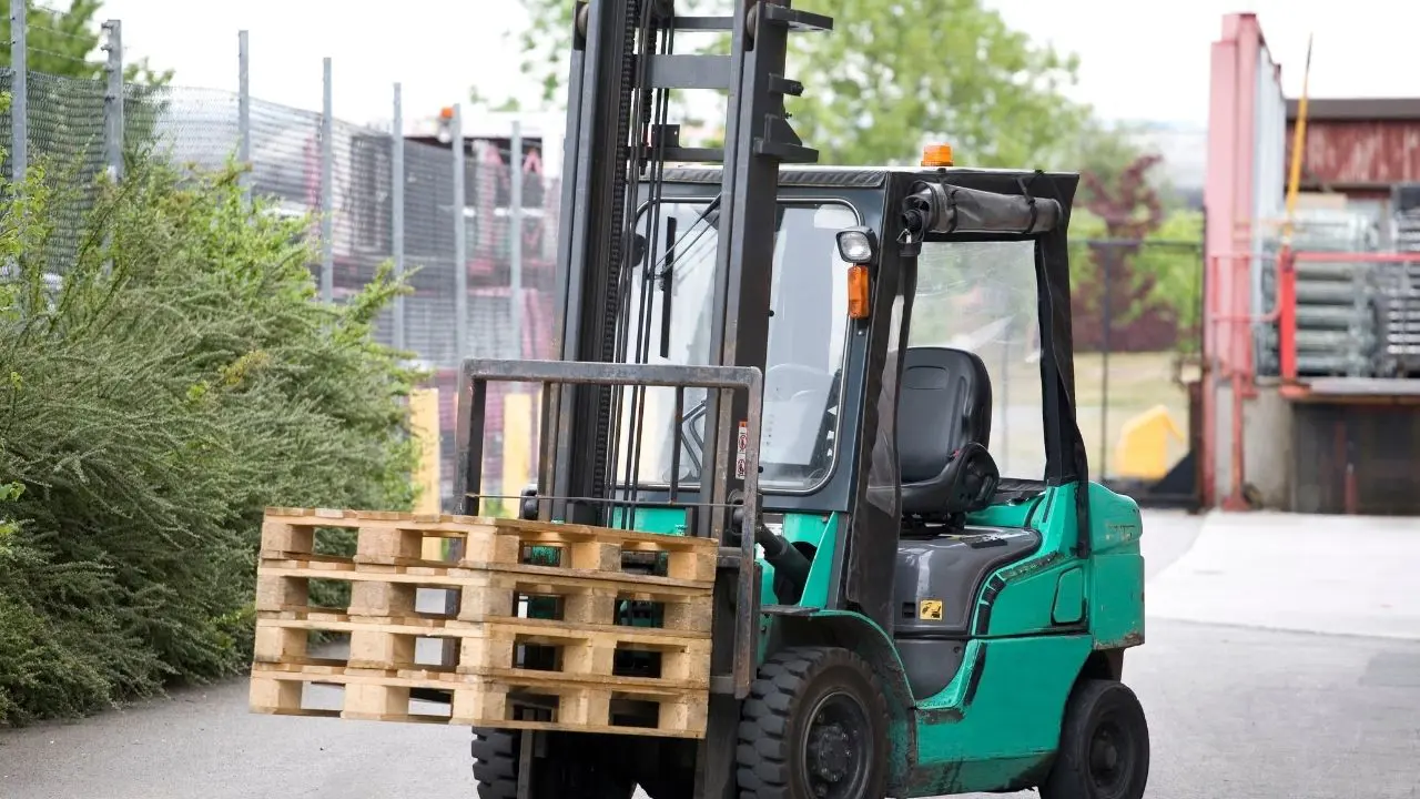 elektrikliforkliftlerinenerjiverimliligiavantajlari.webp